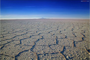 Пустынный пейзаж солончака Уюни. Боливия