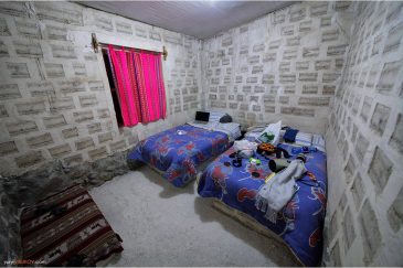Стены, пол и кровати из соли. Комната в гостинице в солончаке Уюни. Боливия
