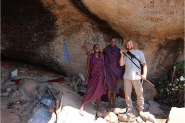 В пещере воинов масаи в деревне Лонгидо. Танзания