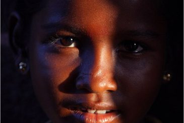 Лицо в тени в Чидамбараме. Тамилнаду. Индия
