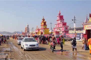 Улицы временного фестивального городка Кумбха-Мелы. Индия