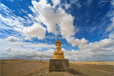 Будда в пустыне Гоби (монастырь Хамарын Хийд)