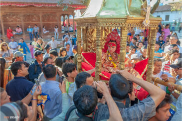 Живая богиня Кумари на площади Дурбар в Катманду