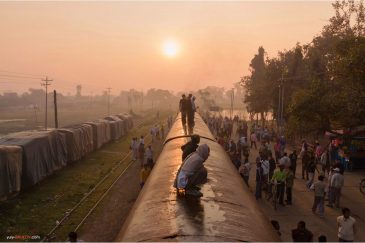 Единственный непальский поезд в лучах заката