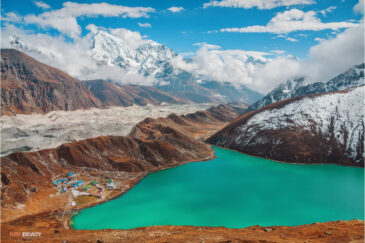 Озеро Дудх Покхари и ледник Нгозумба с вершины Гокио Ри