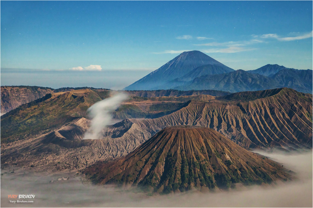 Ява Бромо вулканы. Вулкан Бромо в Индонезии смотровая площадка. Остров Ява площадь. Остров ява древнейший человек
