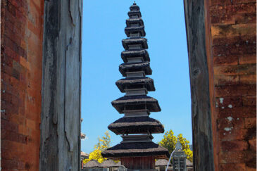Индуистский храм на острове Ломбок