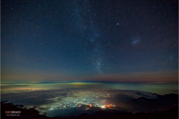 Ночной остров Ява с вершины вулкана Лаву