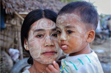 Бирманцы всегда мажут лицо танакой - специальной растительной пастой