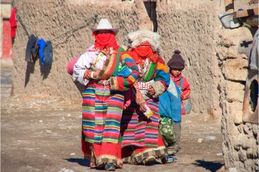 Тибетские паломники в деревне Хор Ку (район горы Кайлас)