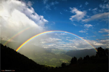 Двойная радуга в кавказских горах
