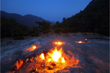 Природные огни на склонах горы Химера (Янарташ)