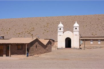 Церковь и безлюдный поселок Дикого Запада. Аргентина