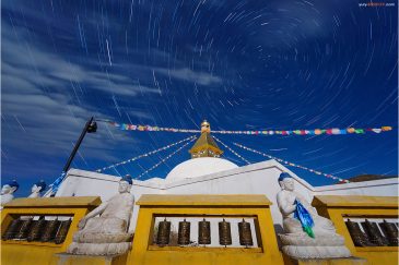 Звезды и ступа монастыря Амарбаясгалант Хийд. Монголия