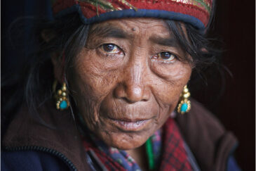 Женщина народности Таманг в предгорьях Гималаев