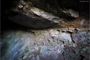 Древние погребения в пещере Лумианг возле поселка Сагада