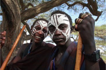 Юноши масаи в заповеднике Нгоронгоро