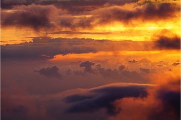 Драматические облака со склона горы Килиманджаро