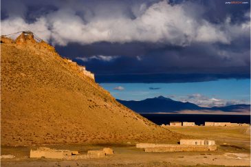 Берег озера Манасаровар и Монастырь Чиу. Тибет