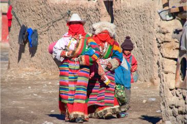 Тибетские паломники в деревне Хор Ку в районе горы Кайлас