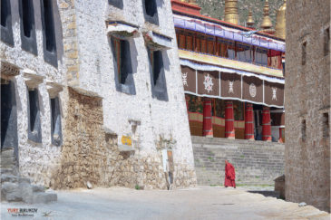 Монастырь Дрепунг недалеко от Лхасы