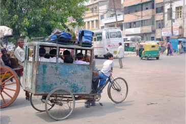 Школьный автобус в Дели