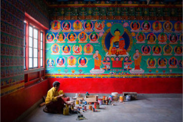 Художник в монастыре горного штата Сикким