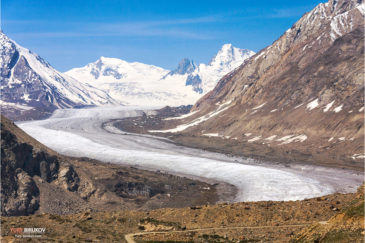 Ледник Дранг-Друнг и Гималаи. Вид с перевала Пенси. Северная Индия