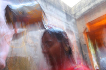 Ритуал обливания водами 22-х источников в Рамешвараме, штат Тамилнаду