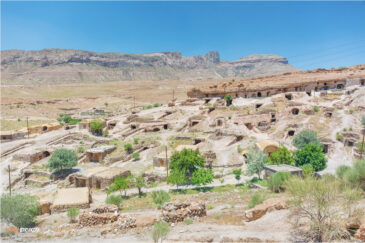 Пещерная деревня Мейманд, в которой непрерывно на протяжении 3000 лет жили и до сих пор живут люди