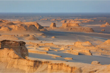 Пустыня Деште-Лут (Кевире-Лут) - одна из самых жарких на планете