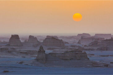 Восход солнца в пустыне Деште-Лут