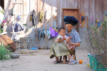 Семья народности яо (мьен) в северном Лаосе