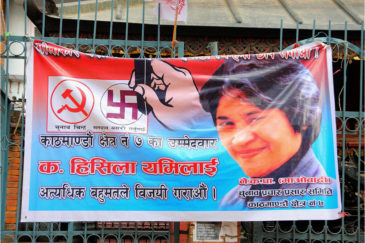 Выборы в Непале 2008. Партия коммунистов против монархической