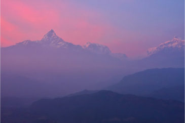 Гора Мачапучаре на закате. Вид из деревушки Сарангкот возле Покары