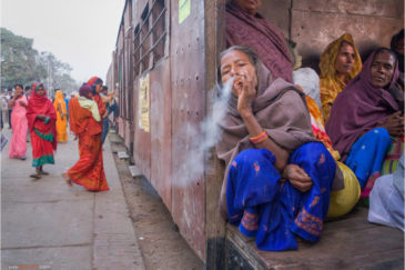 Вагон для курящих в непальском поезде
