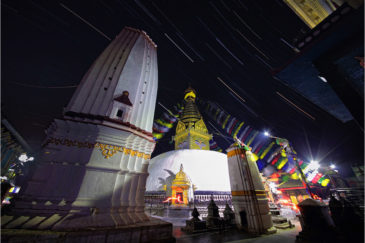 Звездные дорожки над ступой Сваямбунатх. Катманду