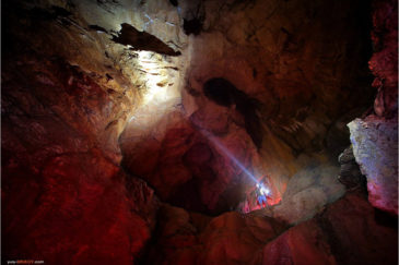 В огромных залах пещеры Сиддха Гуфа возле Бандипура