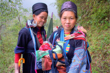 Женщины народности Черные Хмонги в окрестностях города Сапы