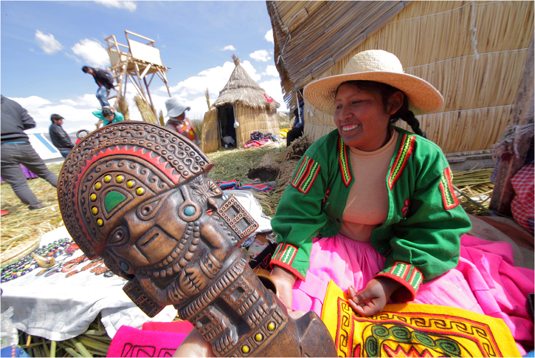 Индейцы Урос на искусственных островах на озере Титикака
