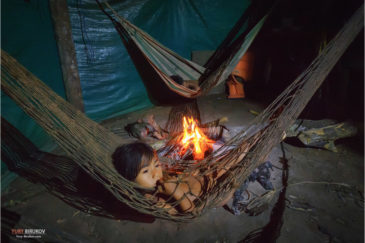 Вечер в доме индейцев Гуарани. Джунгли в нац. парке Ясуни