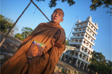 Буддистский монах в Рангамати, недалеко от границы с Мьянмой