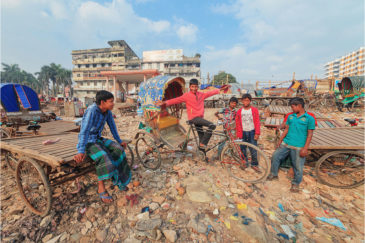 Трущобы в центре Дакки