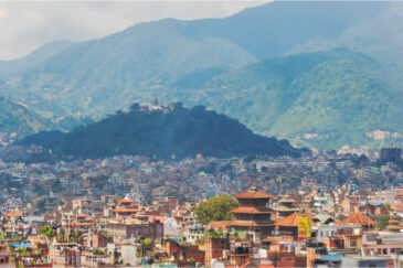 Исторический центр Катманду и холм со ступой Сваямбунатх