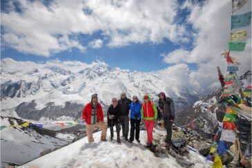 Наша команда на вершине Кянжин Ри. Высота 4773 м. над уровнем моря. Непал