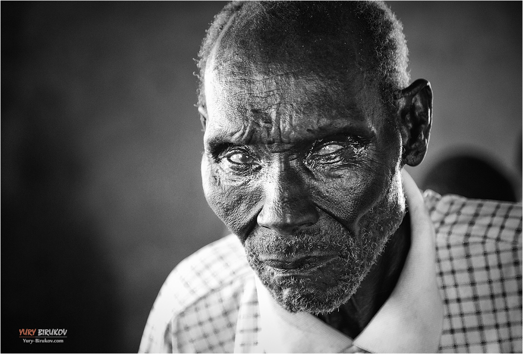 Старик из племени Эль Моло. Северная Кения