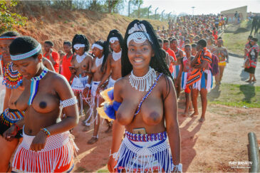 Девушки Свазиленда на ежегодном "Празднике Тростника"