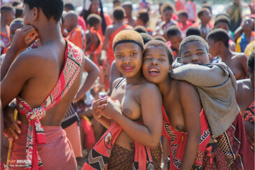 Девушки на "Празднике Тростника" возле древней столицы Свазиленда Лубамба